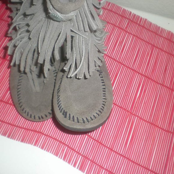 MINNETONKA Brand  Moccasins      Leather   Size 1 Gray - Picture 3 of 6